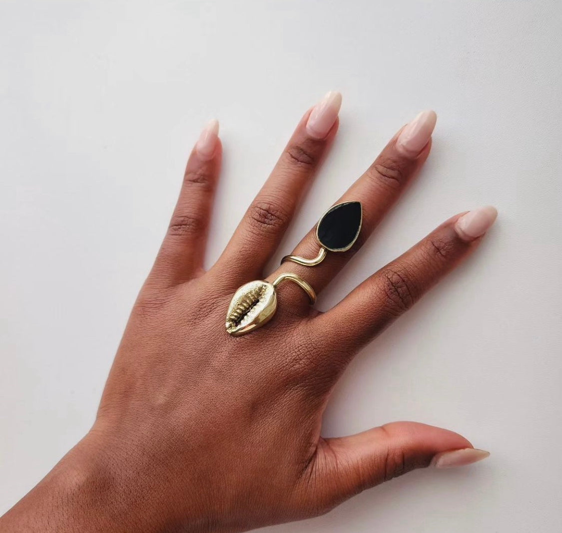 Ahadi Shell and brass-Rings