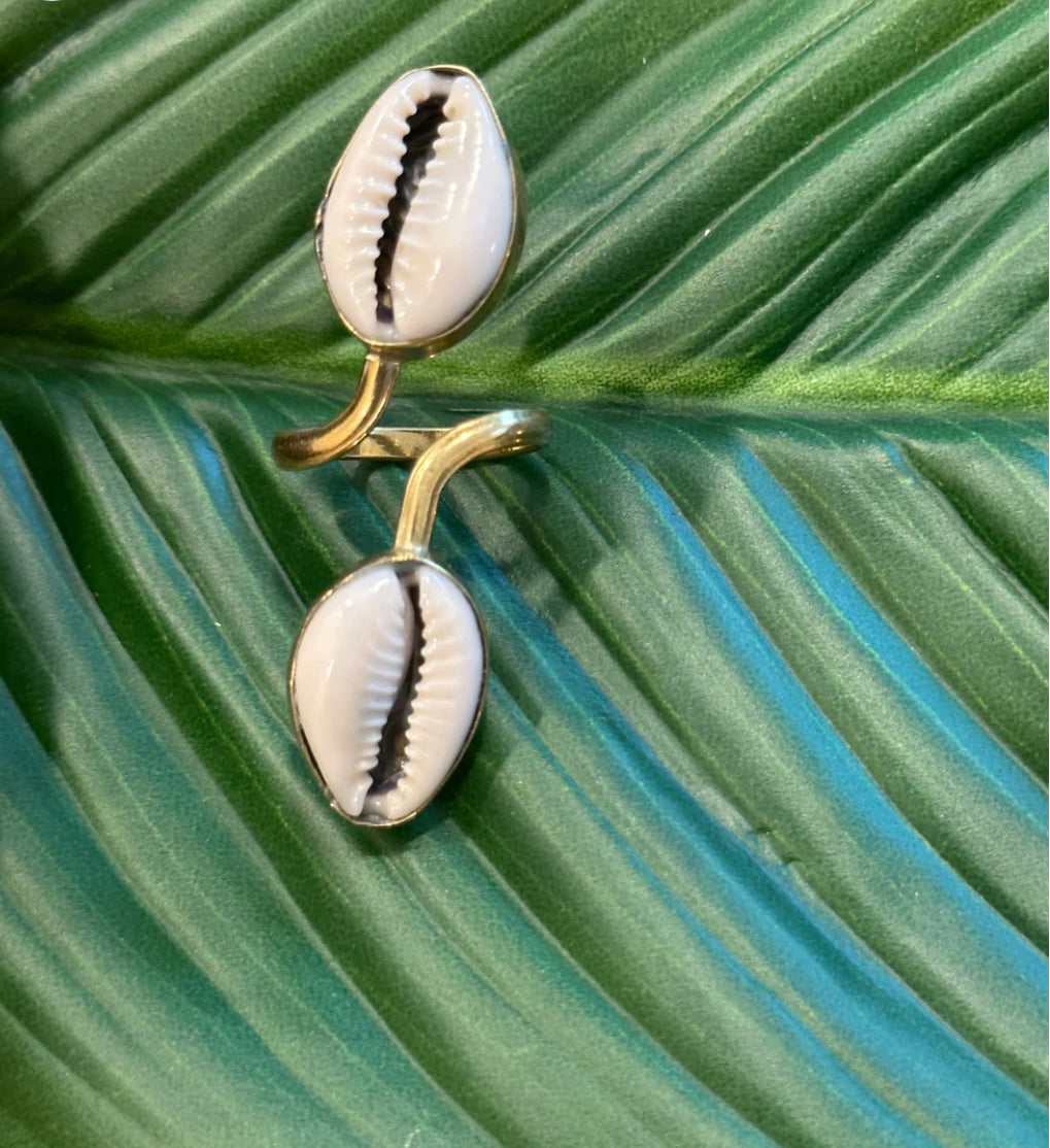 Ahadi Shell and brass-Rings