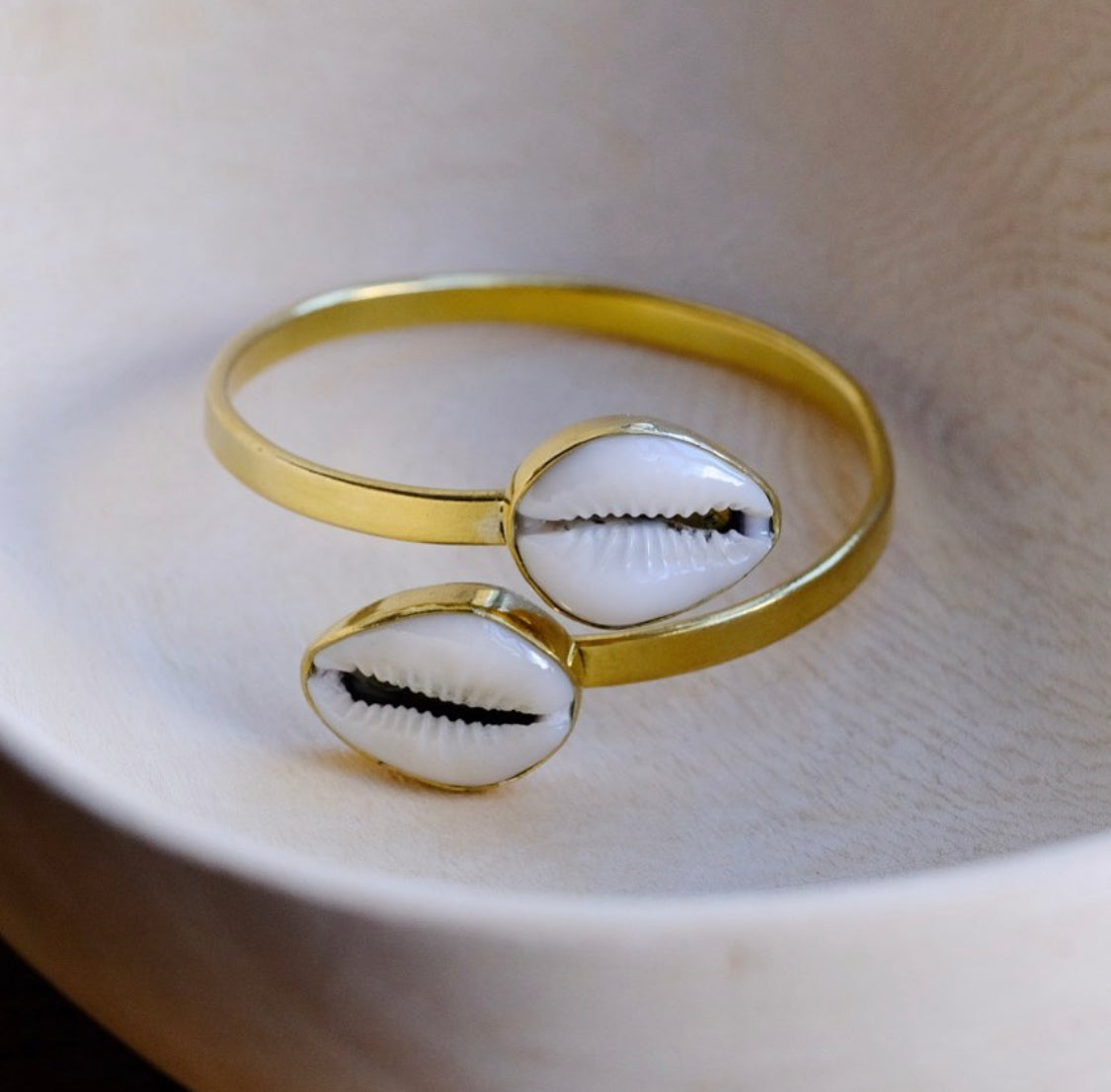 Kumbata shell bangles