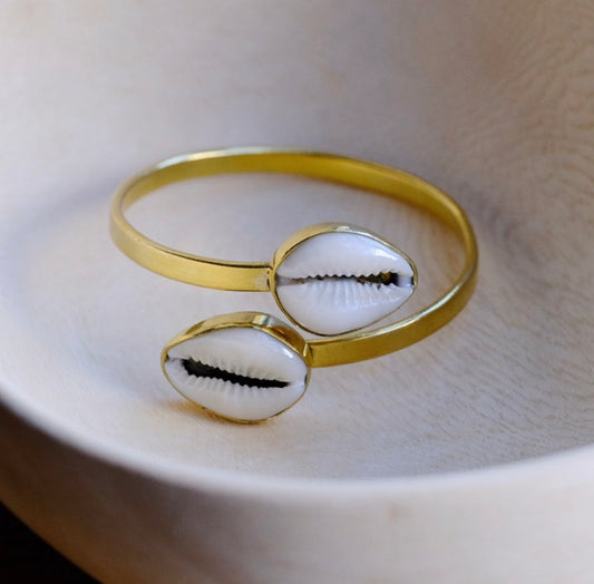 Kumbata shell bangles