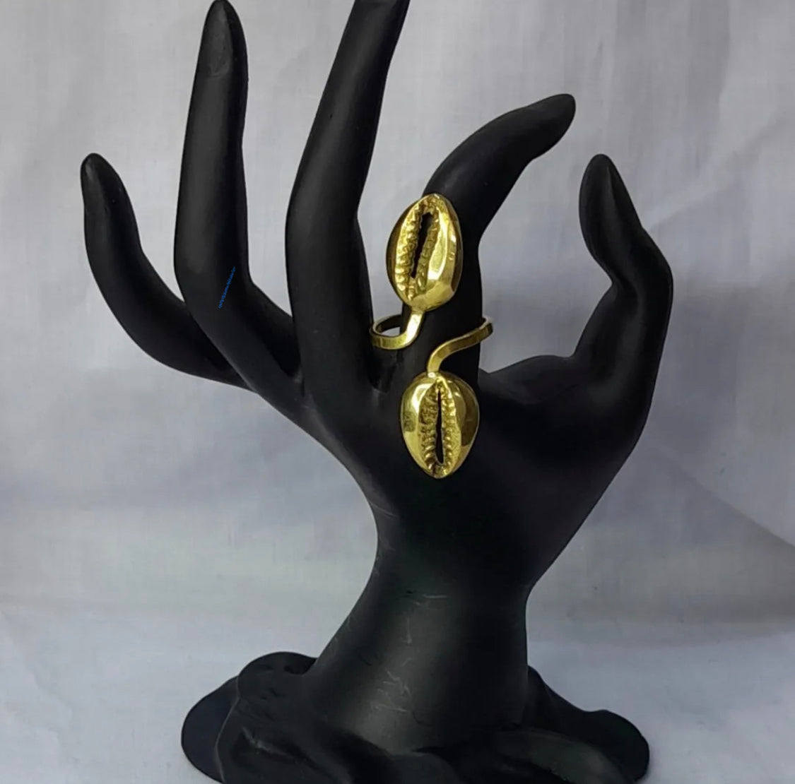 Ahadi Shell and brass-Rings