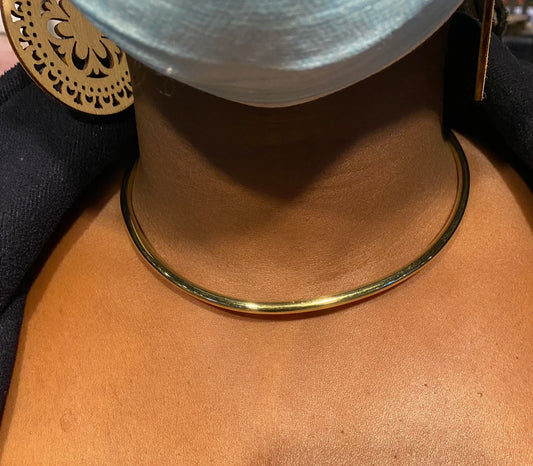 Simple plain chocker